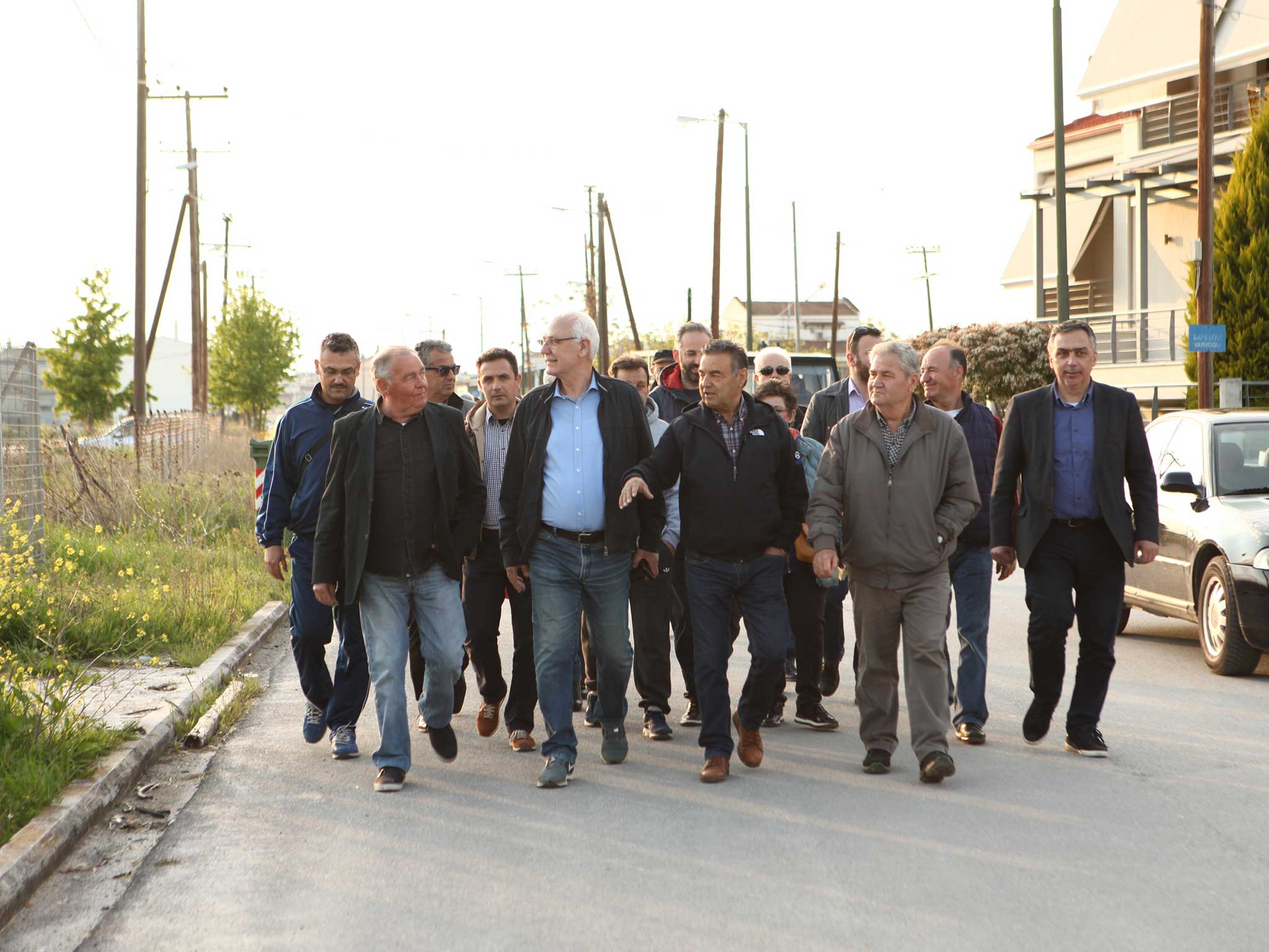 Θερμή υποδοχή του Δημάρχου Λαρισαίων στη συνοικία της Τούμπας!